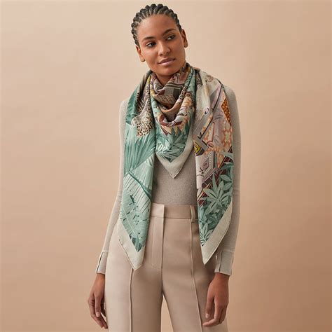 les 12 leopards hermes|Les 12 Leopards shawl 140 .